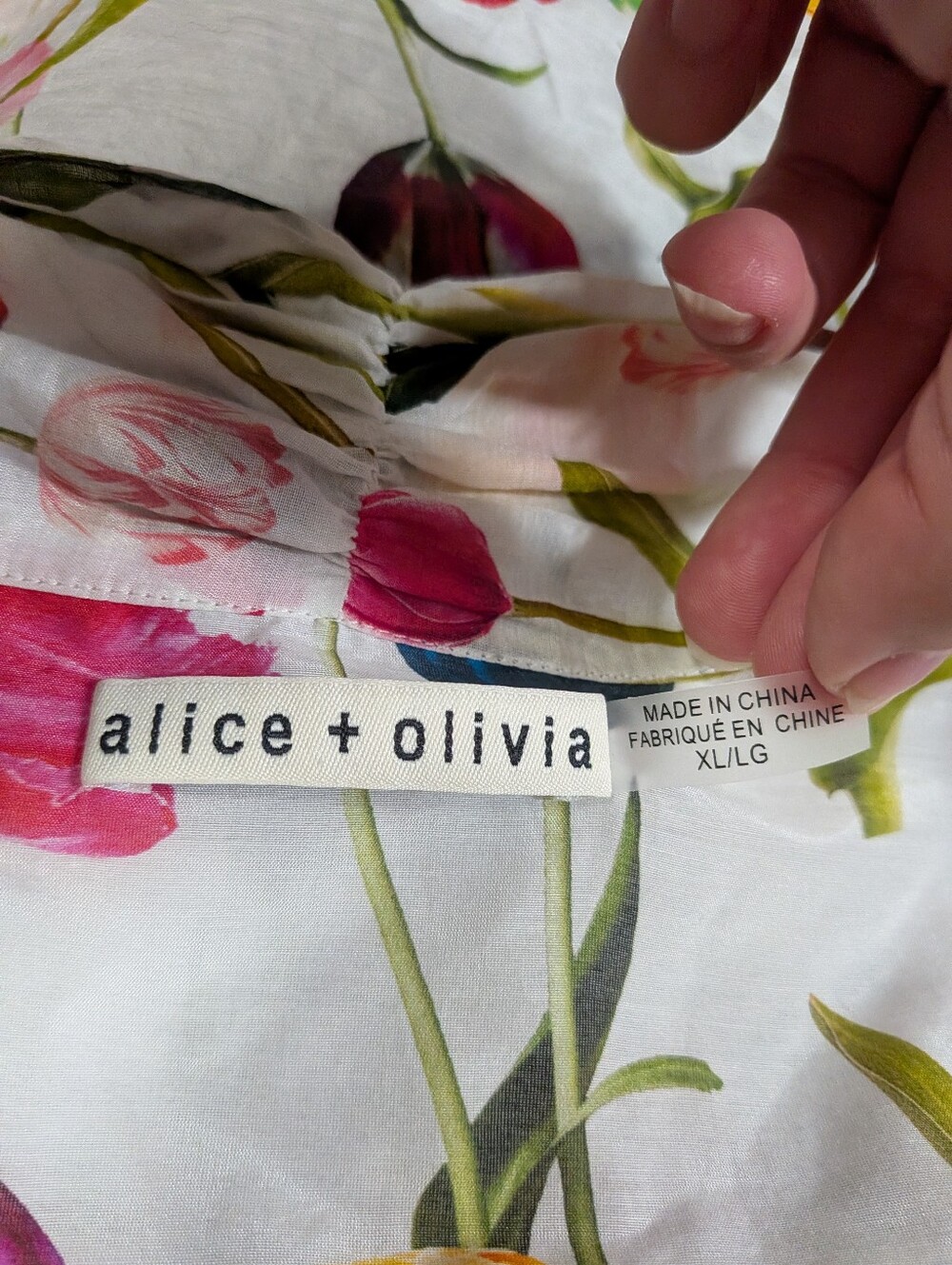 Alice + Olivia Women's Jeannie Floral Kiss My Tulips Tie Neck Blouse size XL - Picture 3 of 8